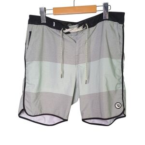 Vuori Cruise Board Short Smoke Wave Stripe Size 33